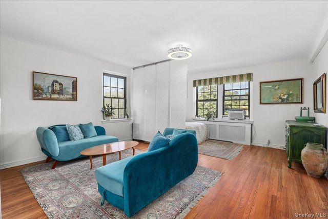 192 Garth Road 4O, Scarsdale, NY 10583