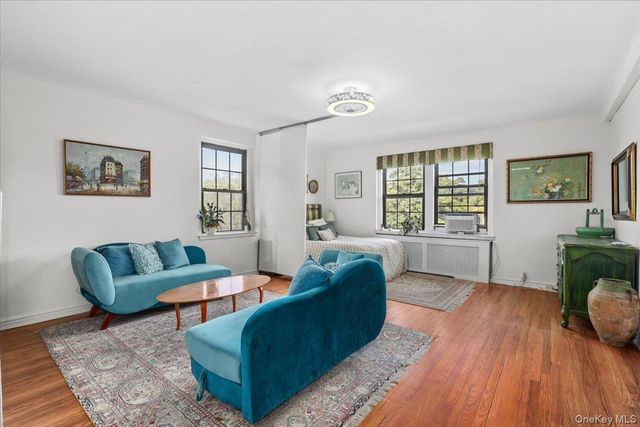 192 Garth Road 4O, Scarsdale, NY 10583