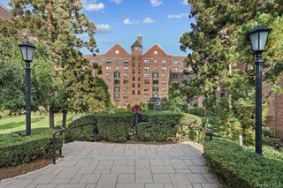 192 Garth Road 4O, Scarsdale, NY 10583