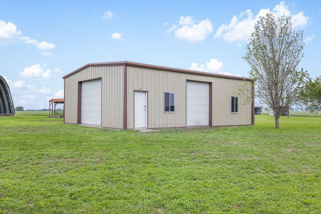 1931 Bruno RD, Schulenburg, TX 78956