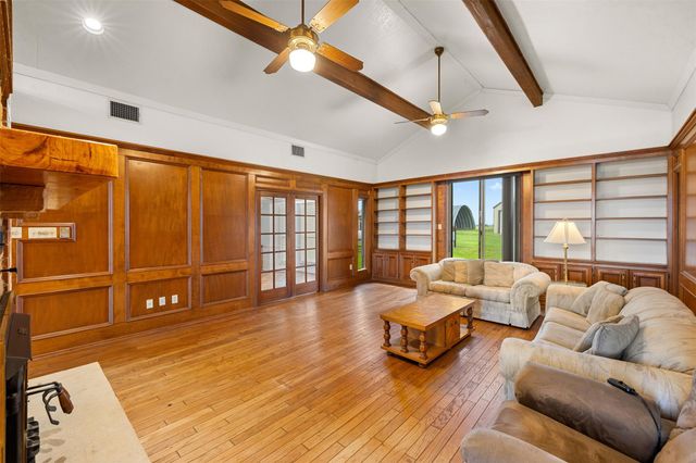 1931 Bruno RD, Schulenburg, TX 78956