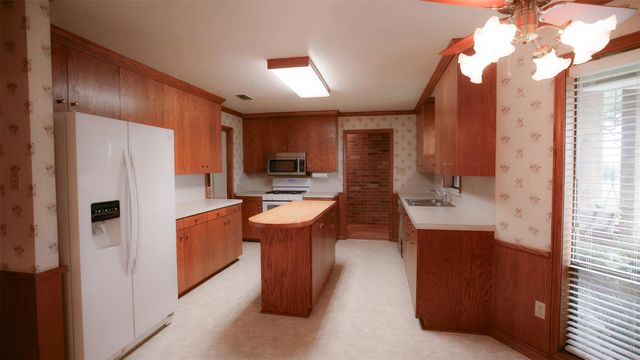 1931 Bruno RD, Schulenburg, TX 78956