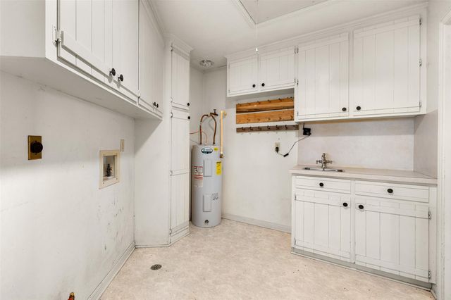 1931 Bruno RD, Schulenburg, TX 78956