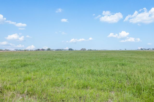 1931 Bruno RD, Schulenburg, TX 78956
