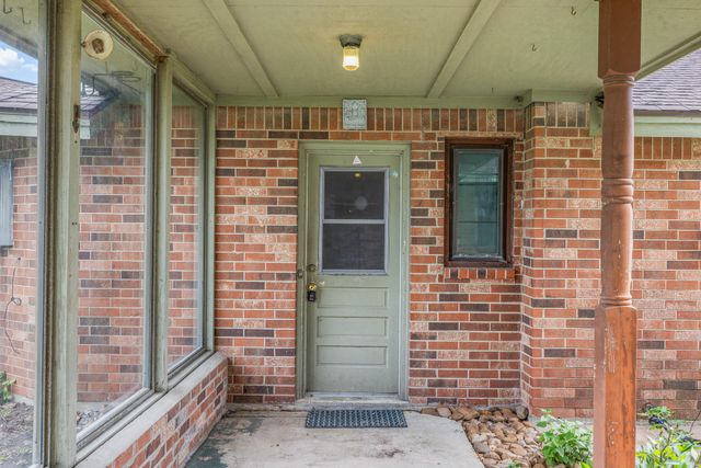 1931 Bruno RD, Schulenburg, TX 78956