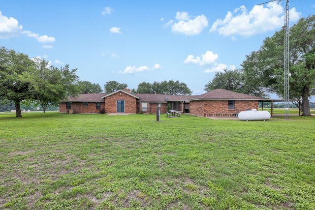 1931 Bruno RD, Schulenburg, TX 78956