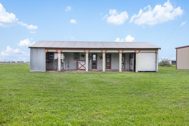 1931 Bruno RD, Schulenburg, TX 78956