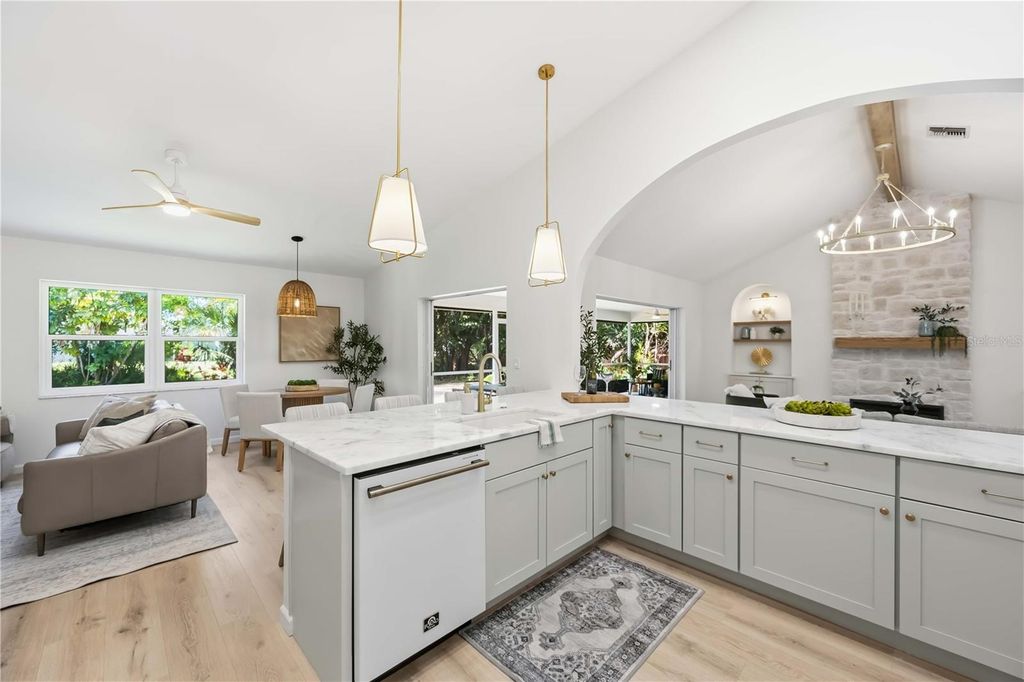 Image 13 of property listing at 4420 OAK VIEW DRIVE, Sarasota, FL 34232