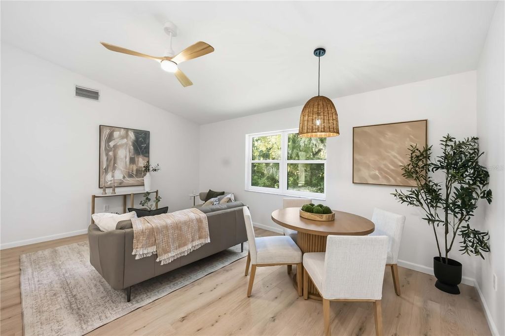 Image 15 of property listing at 4420 OAK VIEW DRIVE, Sarasota, FL 34232