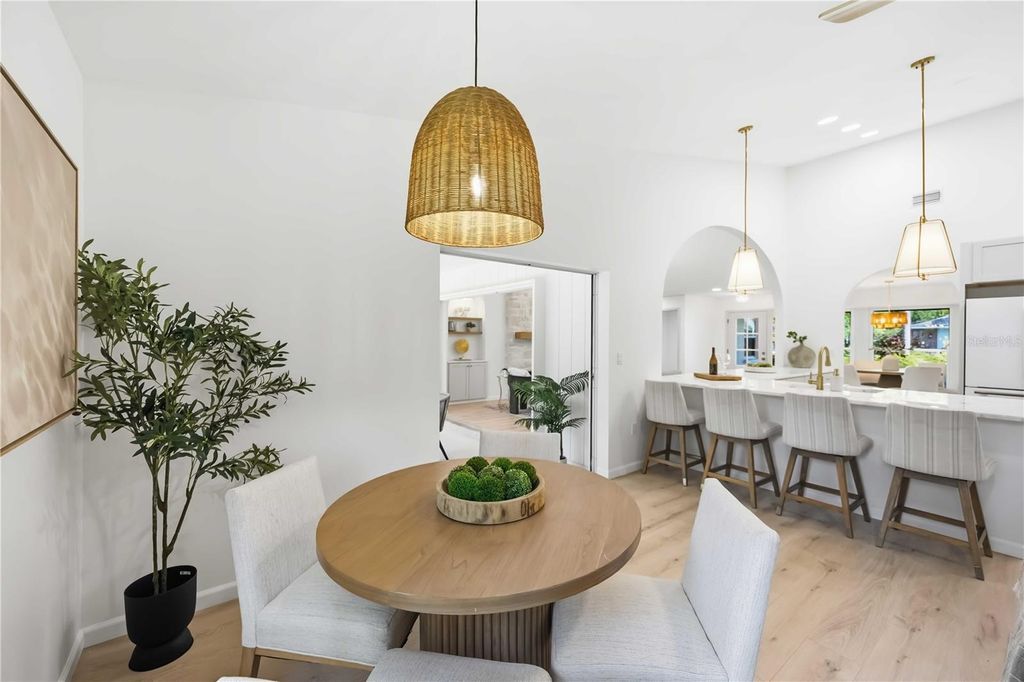 Image 16 of property listing at 4420 OAK VIEW DRIVE, Sarasota, FL 34232