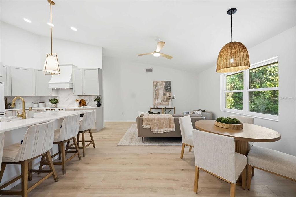 Image 17 of property listing at 4420 OAK VIEW DRIVE, Sarasota, FL 34232