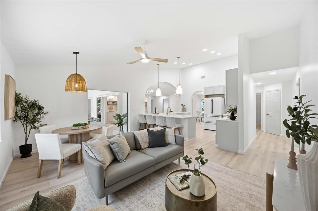 Image 19 of property listing at 4420 OAK VIEW DRIVE, Sarasota, FL 34232