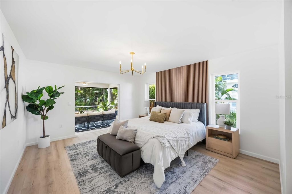 Image 20 of property listing at 4420 OAK VIEW DRIVE, Sarasota, FL 34232