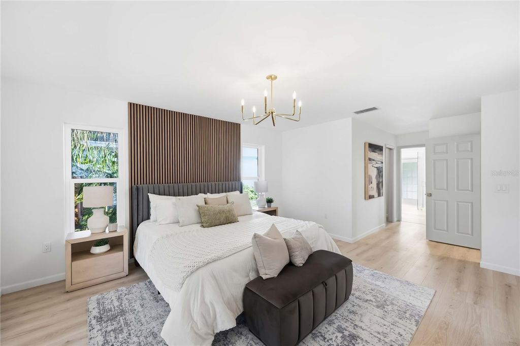 Image 21 of property listing at 4420 OAK VIEW DRIVE, Sarasota, FL 34232