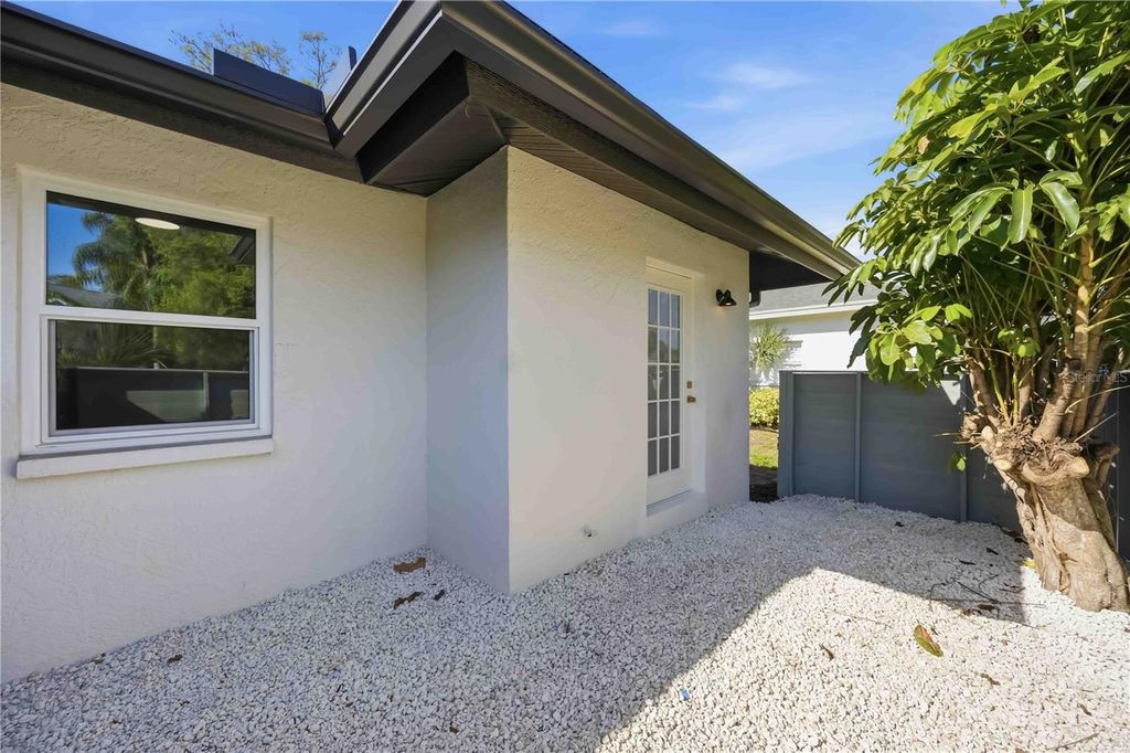 Image 26 of property listing at 4420 OAK VIEW DRIVE, Sarasota, FL 34232