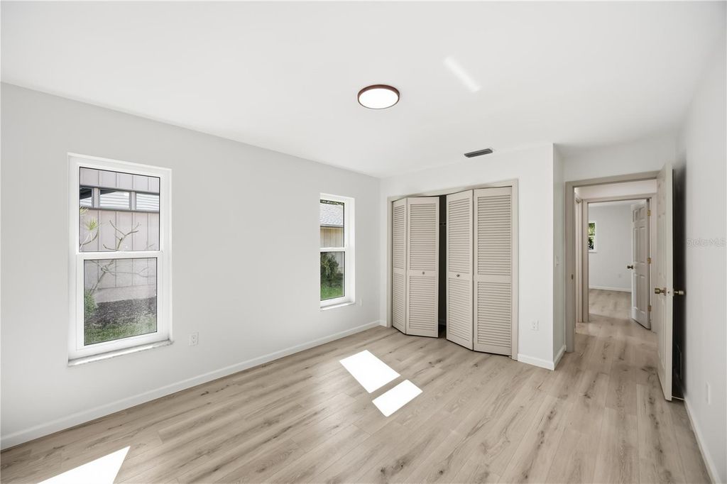 Image 29 of property listing at 4420 OAK VIEW DRIVE, Sarasota, FL 34232