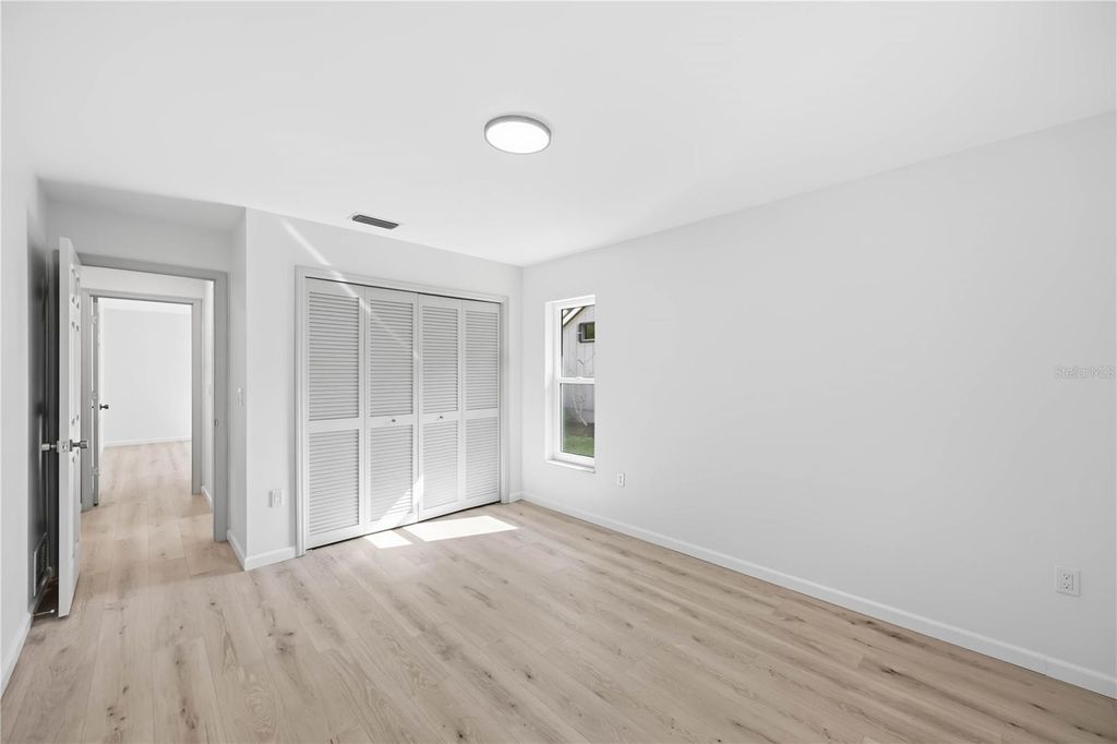 Image 30 of property listing at 4420 OAK VIEW DRIVE, Sarasota, FL 34232