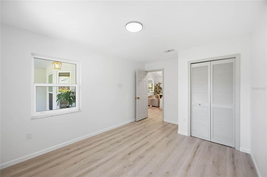 Image 31 of property listing at 4420 OAK VIEW DRIVE, Sarasota, FL 34232