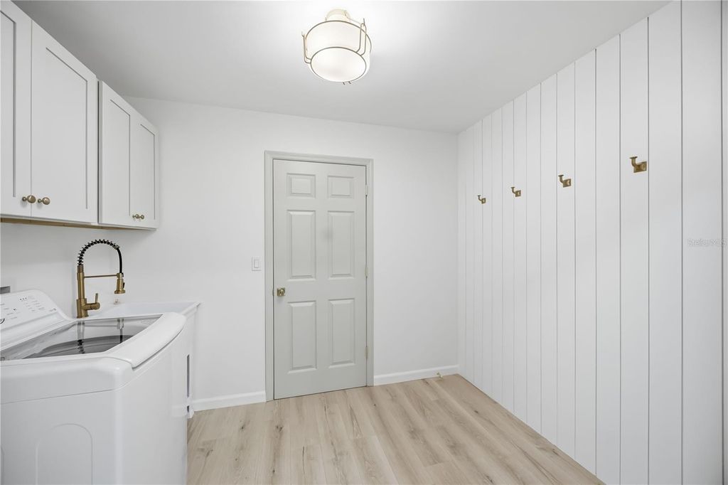 Image 32 of property listing at 4420 OAK VIEW DRIVE, Sarasota, FL 34232