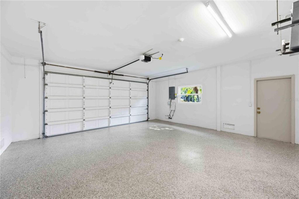 Image 33 of property listing at 4420 OAK VIEW DRIVE, Sarasota, FL 34232