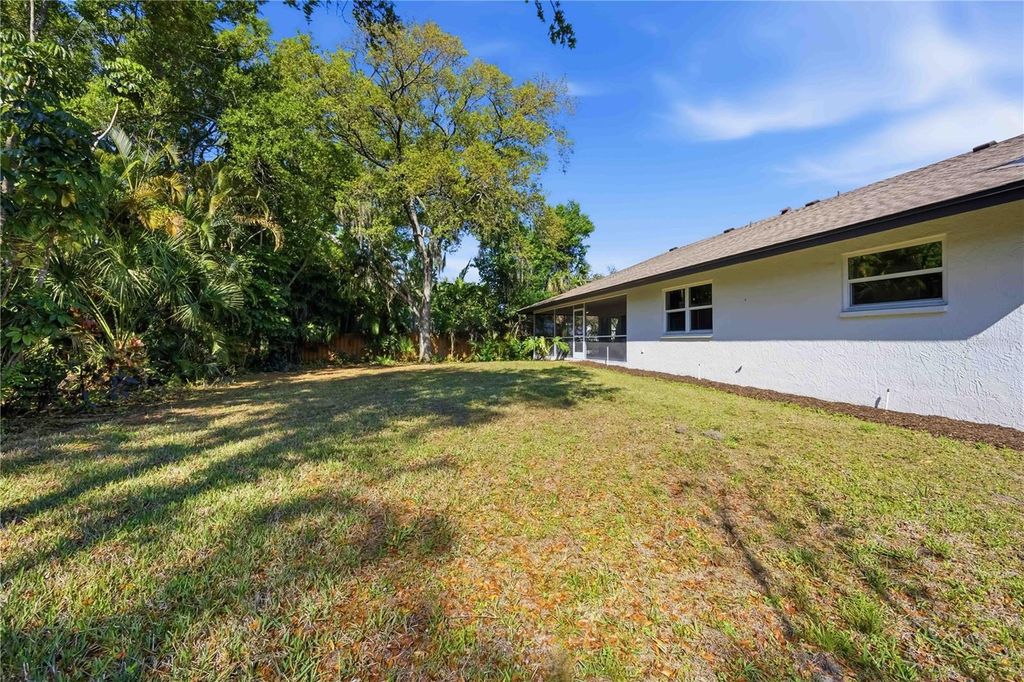 Image 38 of property listing at 4420 OAK VIEW DRIVE, Sarasota, FL 34232