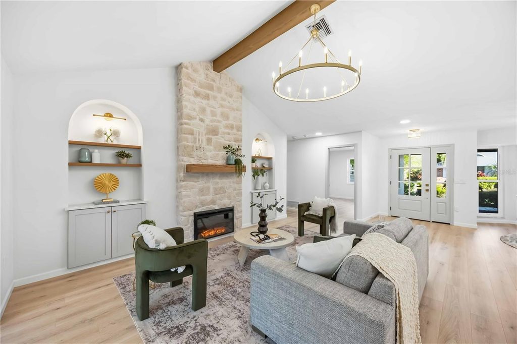 Image 7 of property listing at 4420 OAK VIEW DRIVE, Sarasota, FL 34232