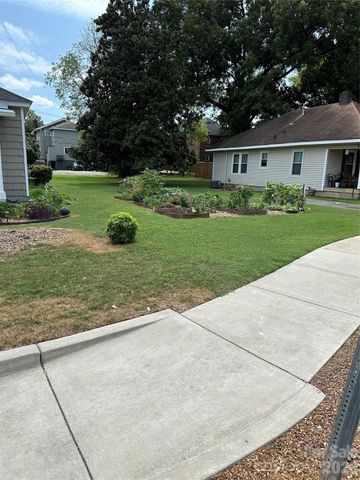 820 Cross Trail Drive, Charlotte, NC 28204