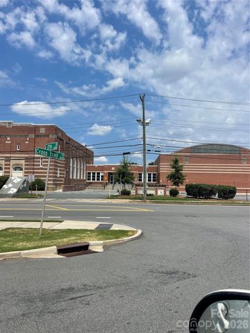 820 Cross Trail Drive, Charlotte, NC 28204