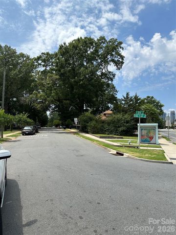 820 Cross Trail Drive, Charlotte, NC 28204