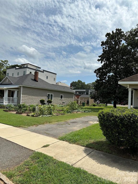 820 Cross Trail Drive, Charlotte, NC 28204