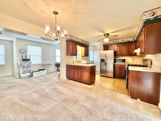 5517 Pico Ln, Louisville, KY 40219