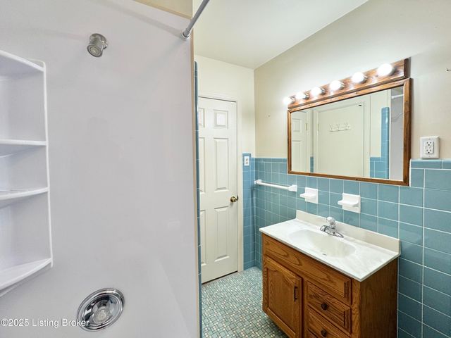 5517 Pico Ln, Louisville, KY 40219