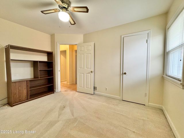 5517 Pico Ln, Louisville, KY 40219