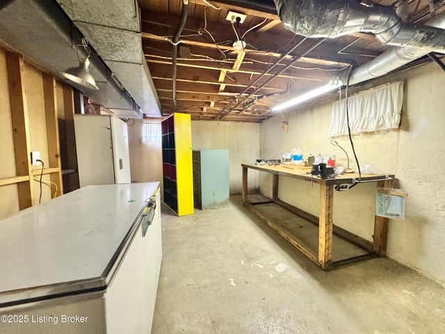 5517 Pico Ln, Louisville, KY 40219