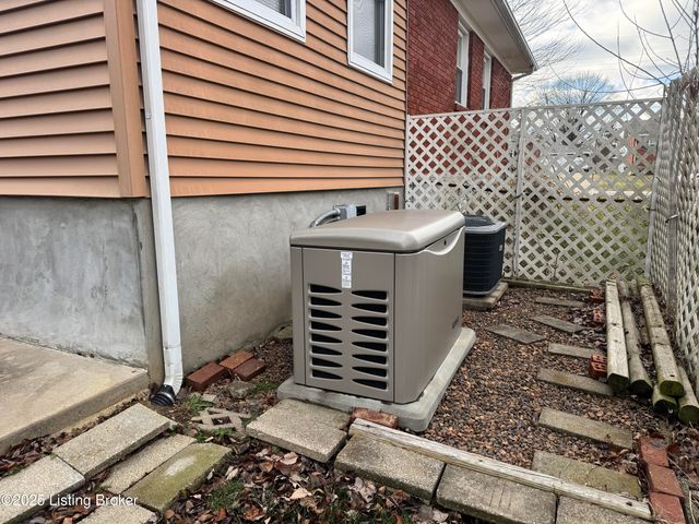 5517 Pico Ln, Louisville, KY 40219