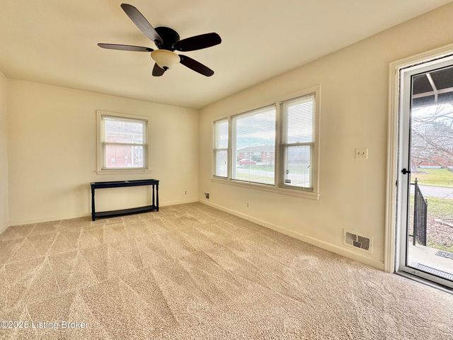 5517 Pico Ln, Louisville, KY 40219