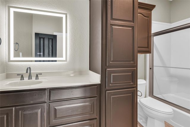 863 Bunkhouse Trail, Angleton, TX 77515