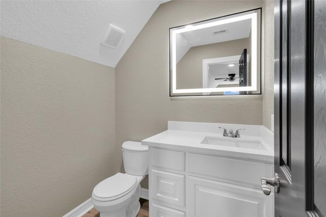 863 Bunkhouse Trail, Angleton, TX 77515