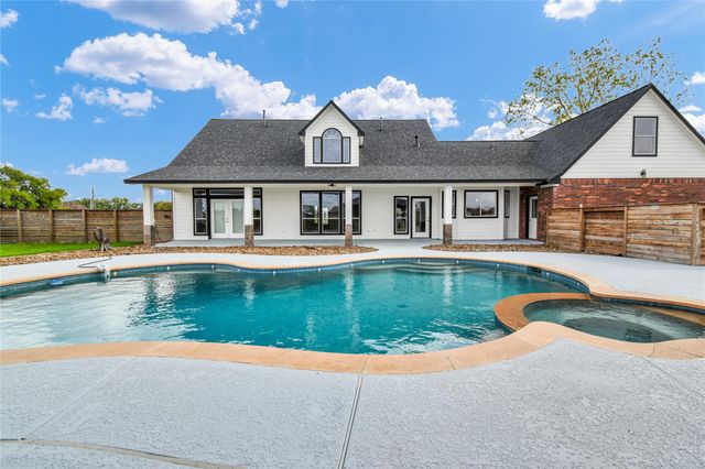 863 Bunkhouse Trail, Angleton, TX 77515