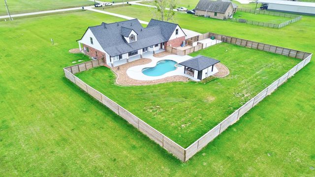 863 Bunkhouse Trail, Angleton, TX 77515