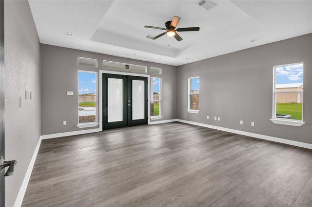 863 Bunkhouse Trail, Angleton, TX 77515