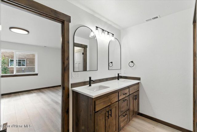 382 Solar Rd, Oldtown, ID 83822