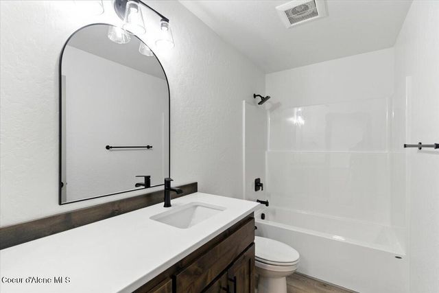 382 Solar Rd, Oldtown, ID 83822