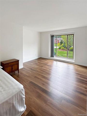 457 Lake Forest Road, Rochester Hills, MI 48309