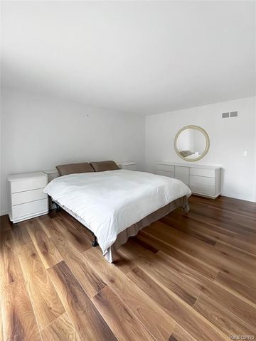 457 Lake Forest Road, Rochester Hills, MI 48309