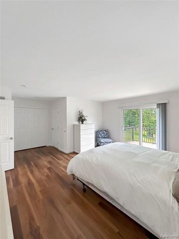 457 Lake Forest Road, Rochester Hills, MI 48309