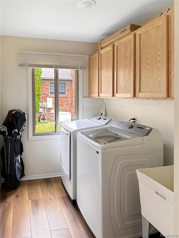 457 Lake Forest Road, Rochester Hills, MI 48309