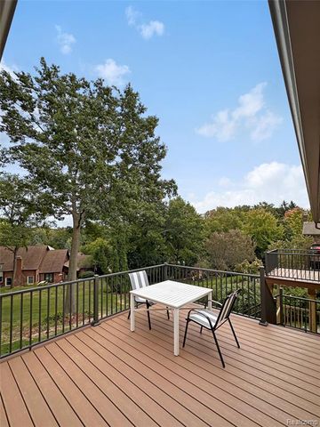 457 Lake Forest Road, Rochester Hills, MI 48309