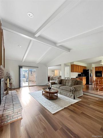 457 Lake Forest Road, Rochester Hills, MI 48309