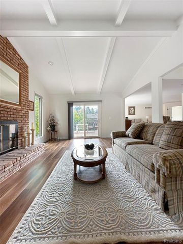 457 Lake Forest Road, Rochester Hills, MI 48309